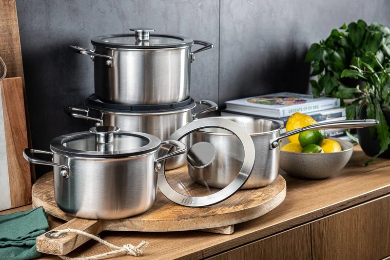 DUCQ Batterie de casseroles (Casserole ø 16 / 18 / 20 / 24 cm + Casserole ø 16 cm + Poêle ø 26 cm) + Couvercles - Aspiration descendante - Inox - Set 6 pièces