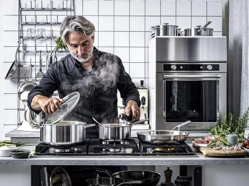 Ensemble de casseroles KitchenAid Multi-Ply Stainless Steel 6-pièces : casserole ø 20 et 24 cm, casserole ø 16 cm et poêle ø 24 cm + poêle Classic Forged ø 24 et 28 cm