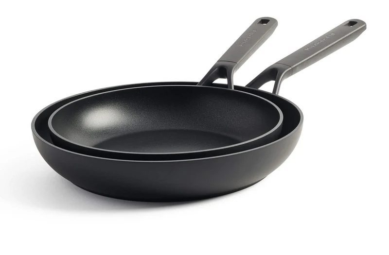 Ensemble de casseroles KitchenAid Multi-Ply Stainless Steel 6-pièces : casserole ø 20 et 24 cm, casserole ø 16 cm et poêle ø 24 cm + poêle Classic Forged ø 24 et 28 cm