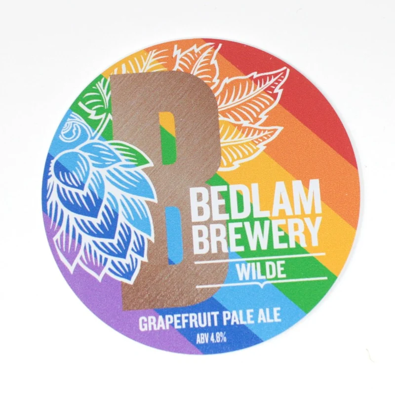 Cavaliers de pompe à bière guest et macaron publicitaire