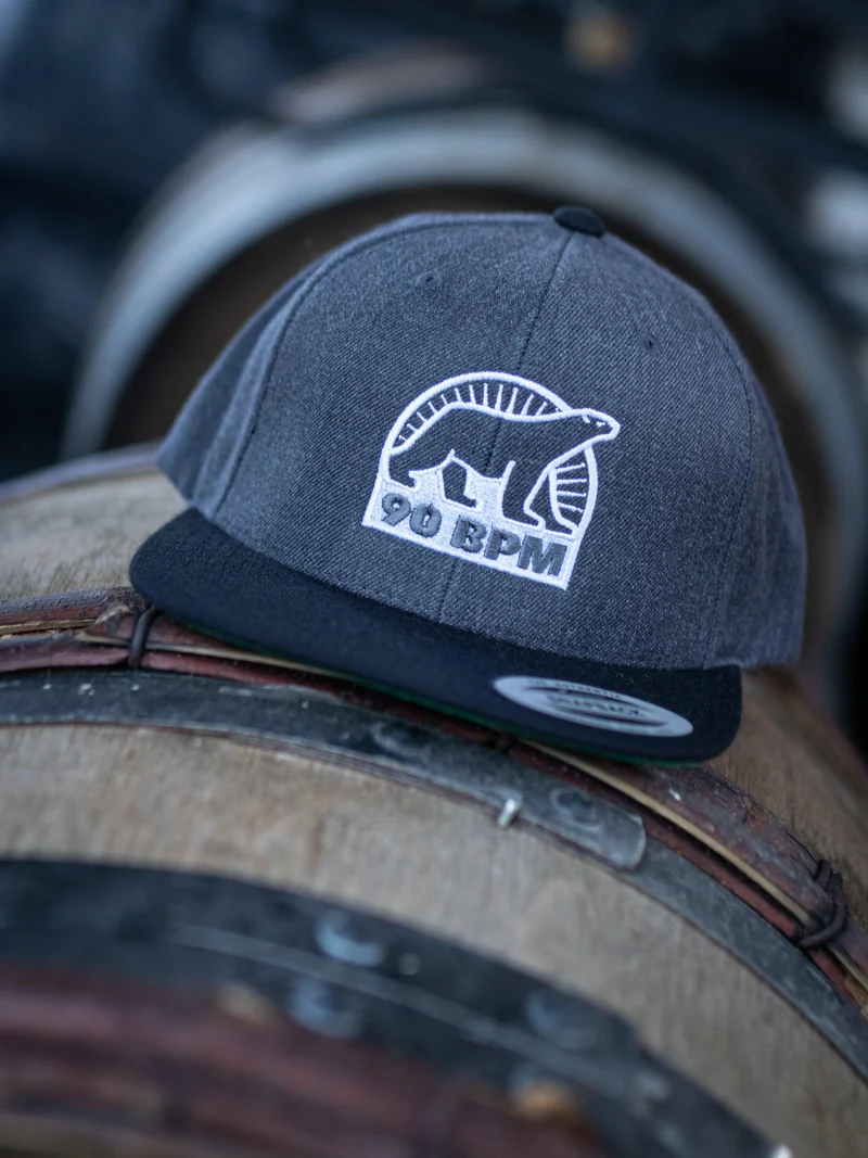Casquette 90 BPM brodée - Snapback Yupoong