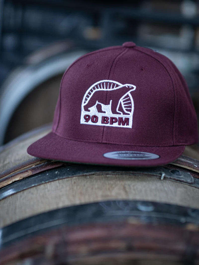 Casquette 90 BPM brodée - Snapback Yupoong