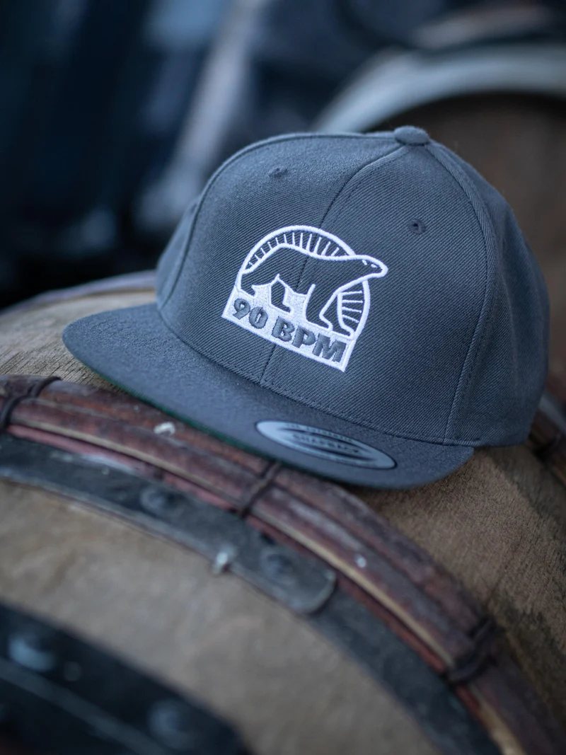 Casquette 90 BPM brodée - Snapback Yupoong