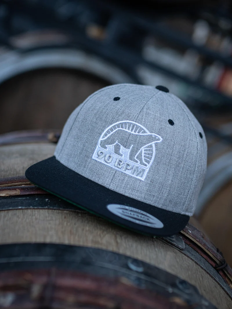 Casquette 90 BPM brodée - Snapback Yupoong