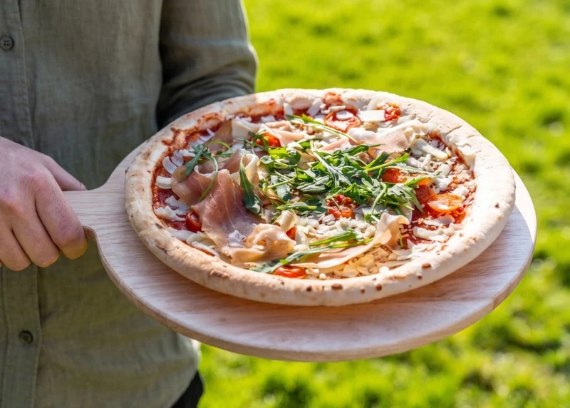 Planche de service / Planche à pizza Cosy & Trendy en bois d'hévéa - 43.5 x 32 cm