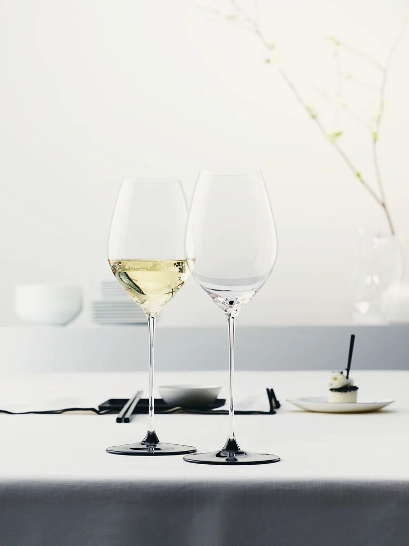 Verre à vin blanc Riedel Fatto A Mano Black Tie - Sauvignon Blanc / Champagne - 464 ml