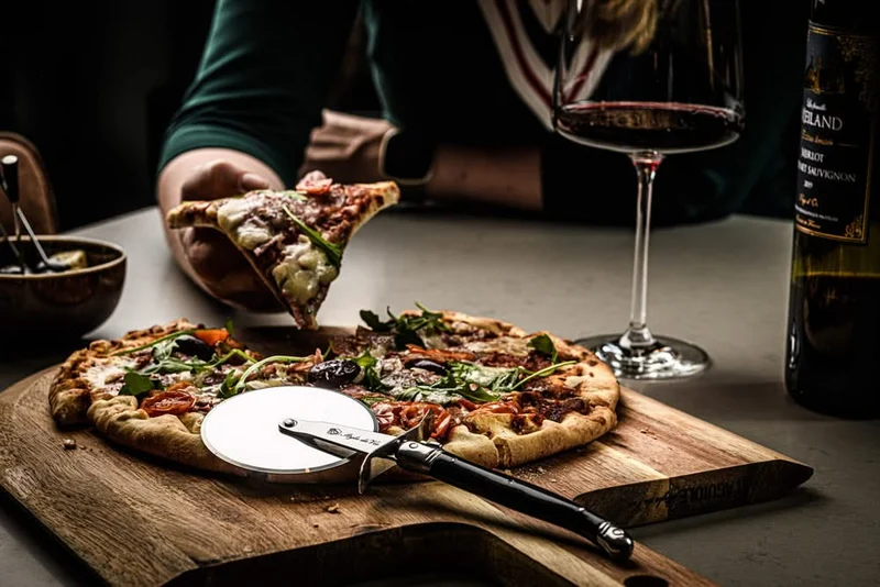 Coupe-pizza Laguiole Style De Vie - en acier inoxydable - Premium Line - 26 cm
